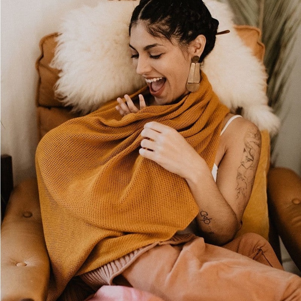 Amma Honey Cocoon - Nursing poncho/cover